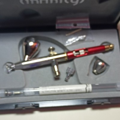 Harder & Steenbeck presents the Infinity air brush,with line tip and 0.4 extra