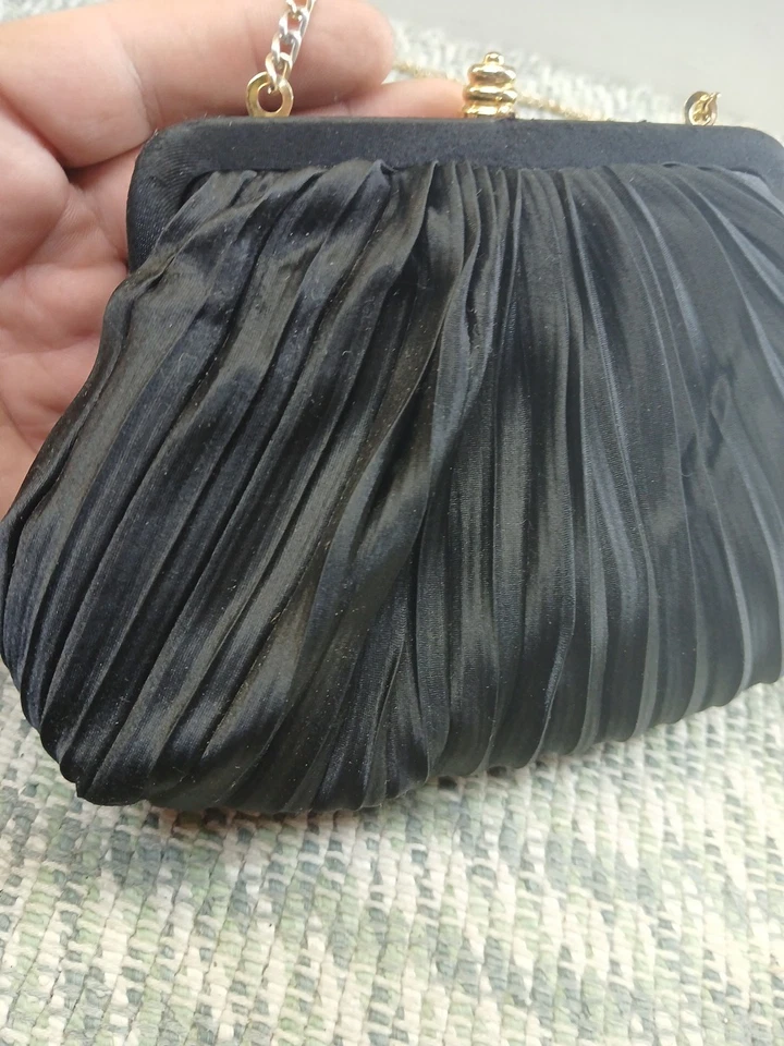 Cartera de hombro SASHA 23" metal tono dorado cadena Foto 3 de 4