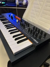Arturia MiniFreak 37-Key 6-Voice Polyphonic Hybrid Keyboard