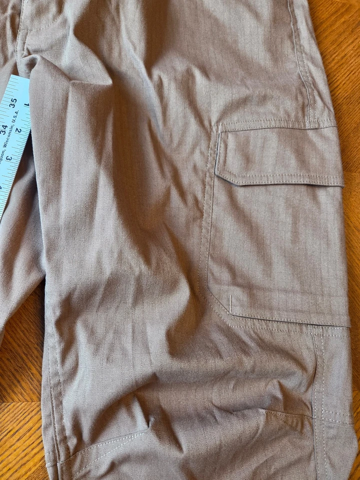Under Armour Khaki Tan Cargo Pants Tactical Ripstop Hiking Loose Mens Size 40x32 - Image 4 of 4