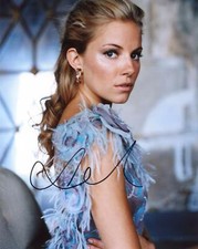 Sienna Miller "Stardust" AUTOGRAPH Signed 8x10 Photo Q ACOA