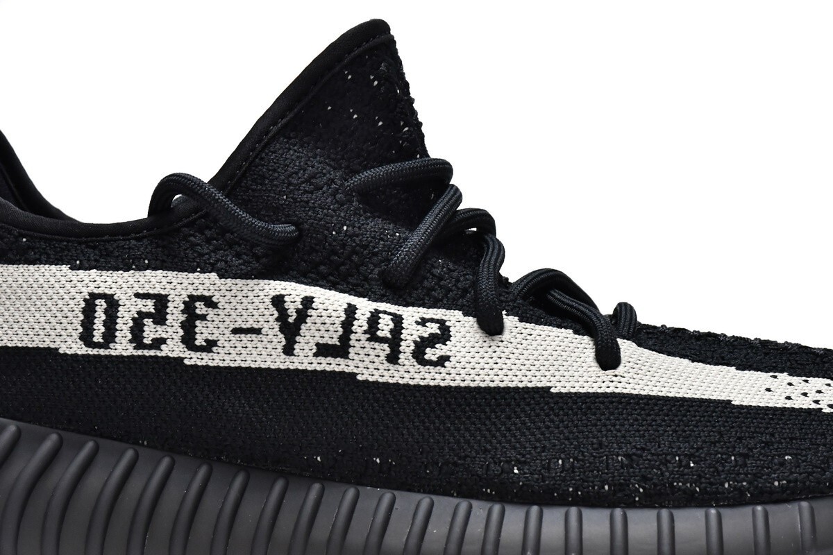 adidas Yeezy Boost 350 V2 Black White Classic and versatile casual