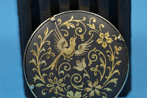 Broche prendedor damasceno vintage pájaro dorado y negro en follaje 1 3/8" - Imagen 3 de 7