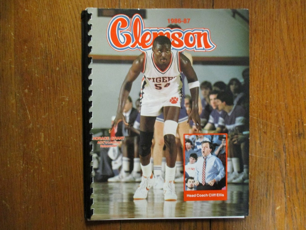 1986 Clemson Men's Basketball Media Guide(12 Signed/HORACE GRANT