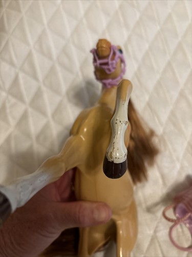 1998 Mattel Barbie Bellezze Spazzolabili Marrone Cavallo Luce Viola Sella/Briglia - Foto 10 di 17