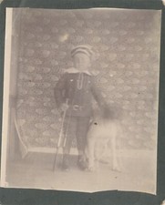 Foto Antigua Montada Amateur Doble Exposición Niño Pequeño Rifle Perro Espeluznante Extraño