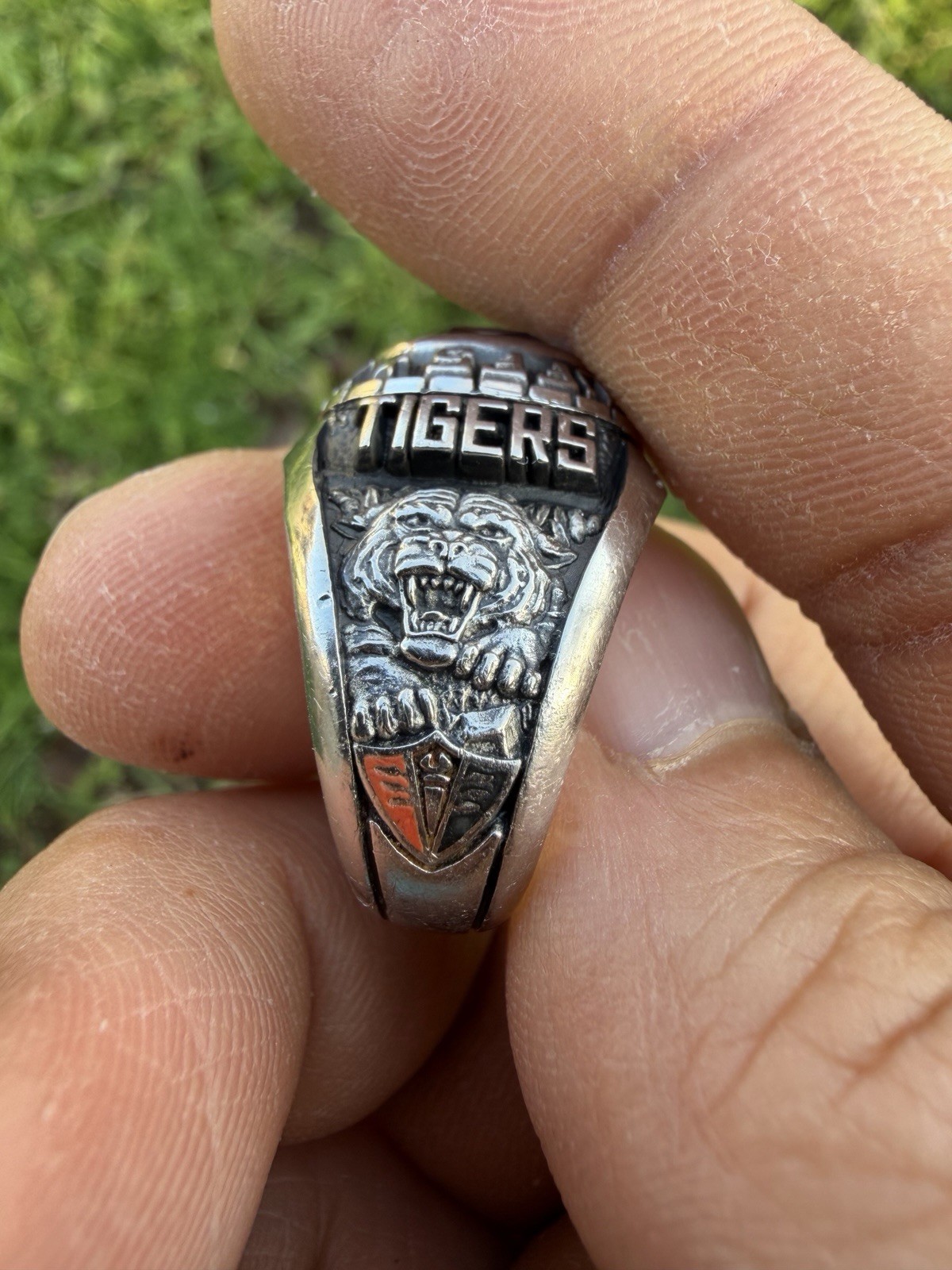 Illini Bluffs  High School class ring - image 2