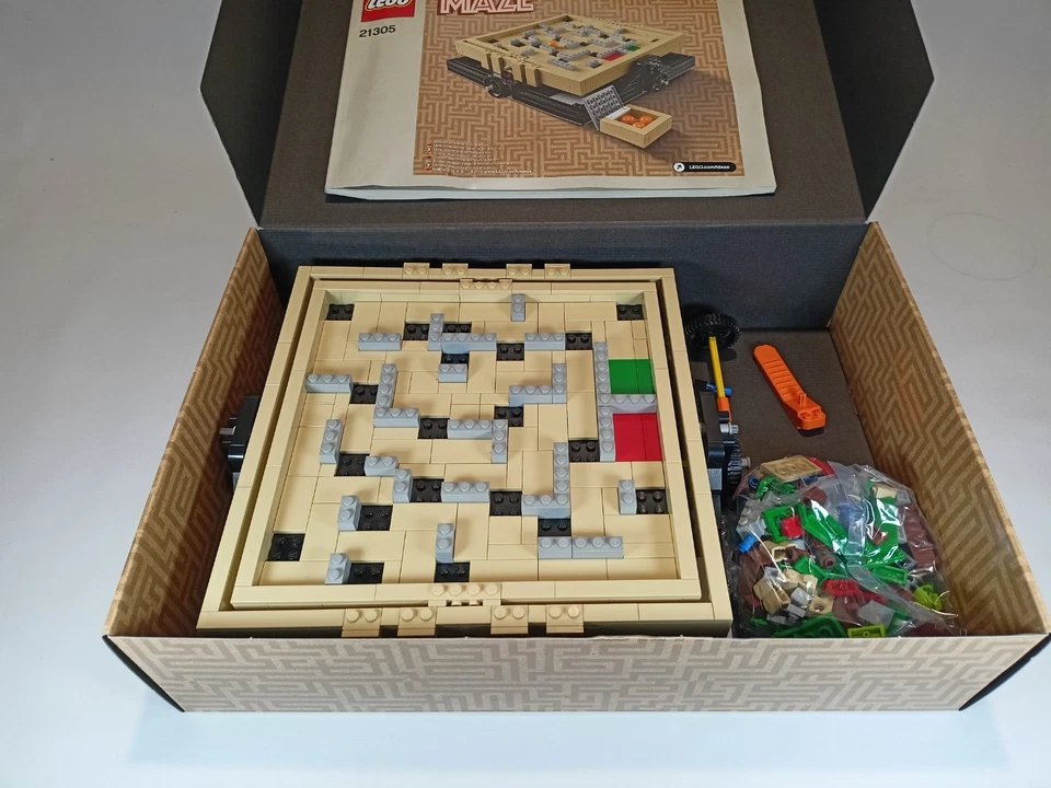 LEGO Ideas 21305 Maze, foto 2 di 3