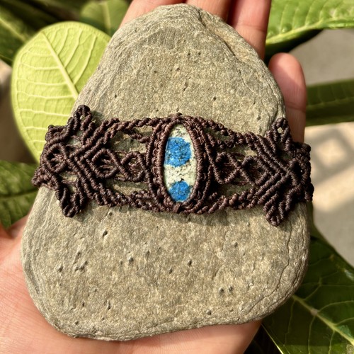 Bracciale artigianale con pietre preziose in macramè boemo azzurro goccia... - Foto 6 di 10