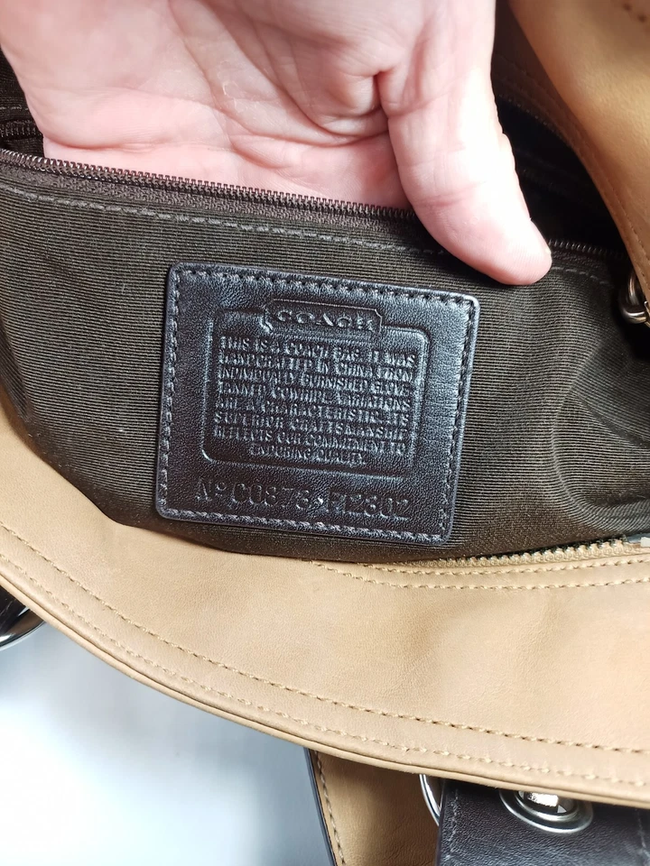 Bolso de Mano Coach Hampton Mediano Camel Cuero Suave Plateado Herrajes Hebilla Foto 2 de 4