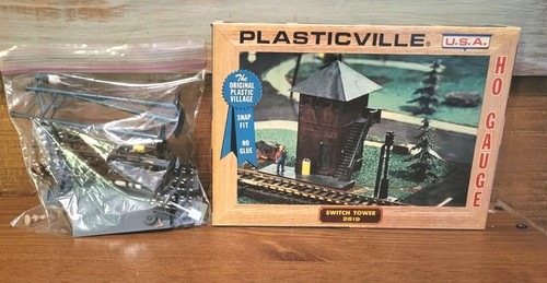 Torre de interruptores Plasticville escala HO 2619 Buckmann de colección con postes y poste de luz | Zustand: Used