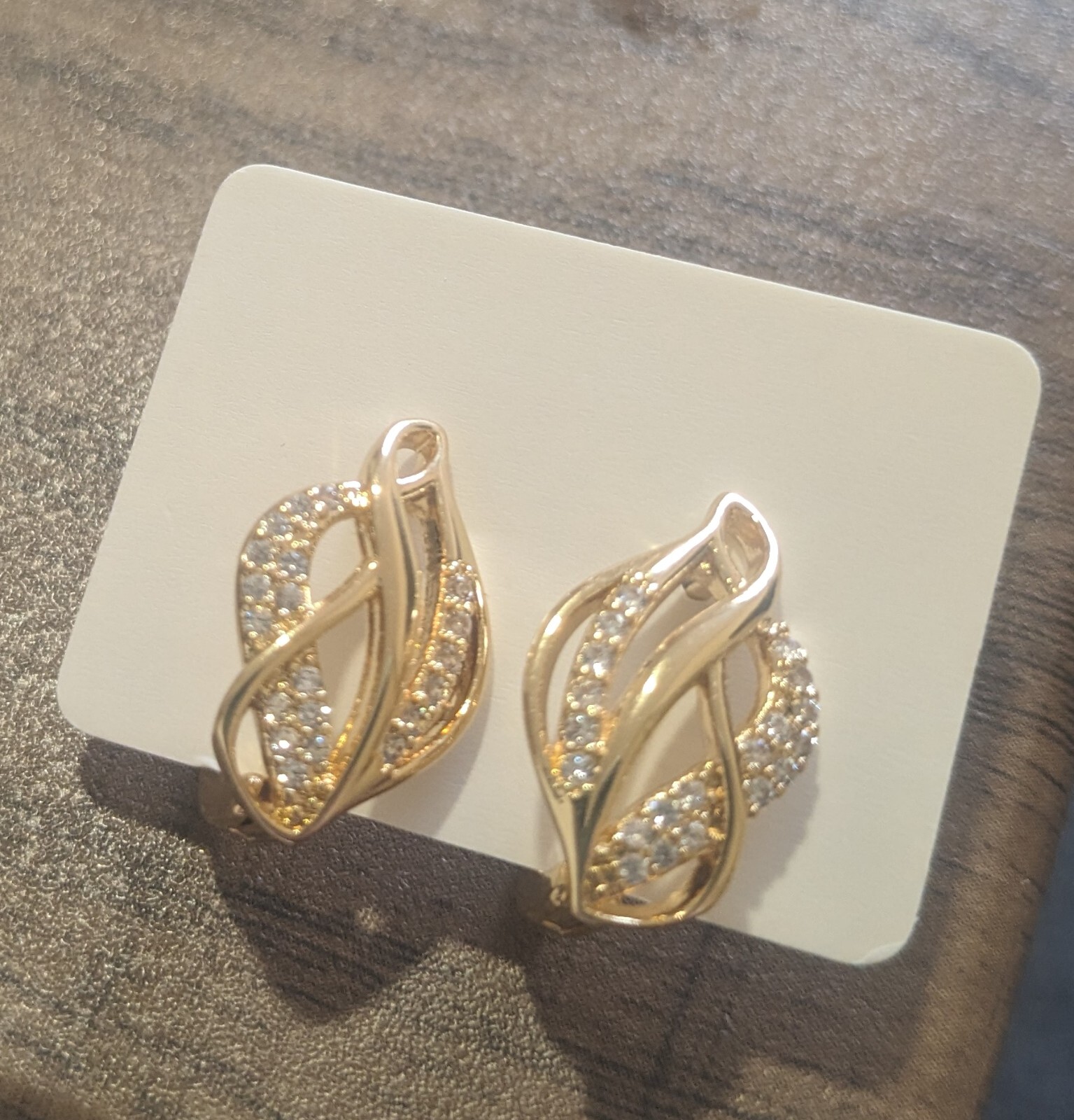 Twisted Hoop Earrings in 18k Gold Plated Ideal for Everyday Wear-image