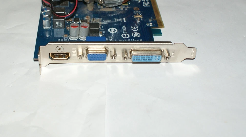 Gigabyte Radeon HD4670 1GB DVI/VGA/HDMI PCIE Graphics Card - Image 3 of 3