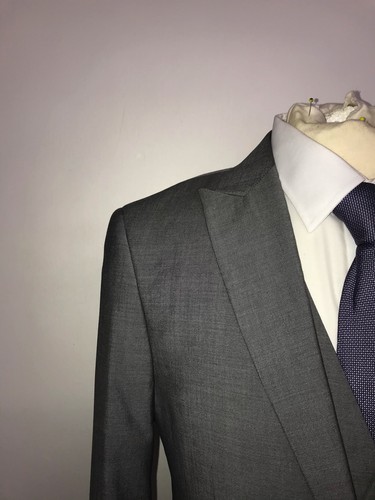 DKNY - Slim Fit 3 Piece GREY Super 100 WOOL SUIT - 40 Reg - W32 L31 - GORGEOUS - Picture 5 of 15