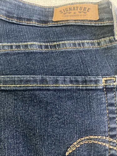 Womens Signature Levi’s Strauss Size 12 S/C Mid Rise Straight Blue Denim Jeans - Picture 5 of 5