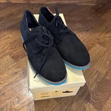 Mossimo Supply Black Women’s Shows With Teal Bottoms Size 6.5