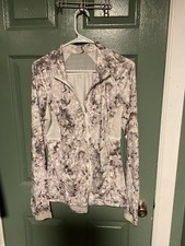 Ladies Reebok Jacket Size Large Polyester and Spandex. Light Gray and White Nice