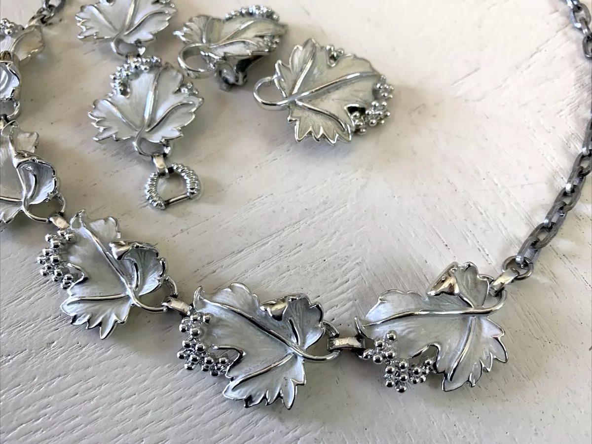 Vintage Sarah Coventry White Enamel GRAPE LEAF Jewelry Set Necklace Bracelet Ear