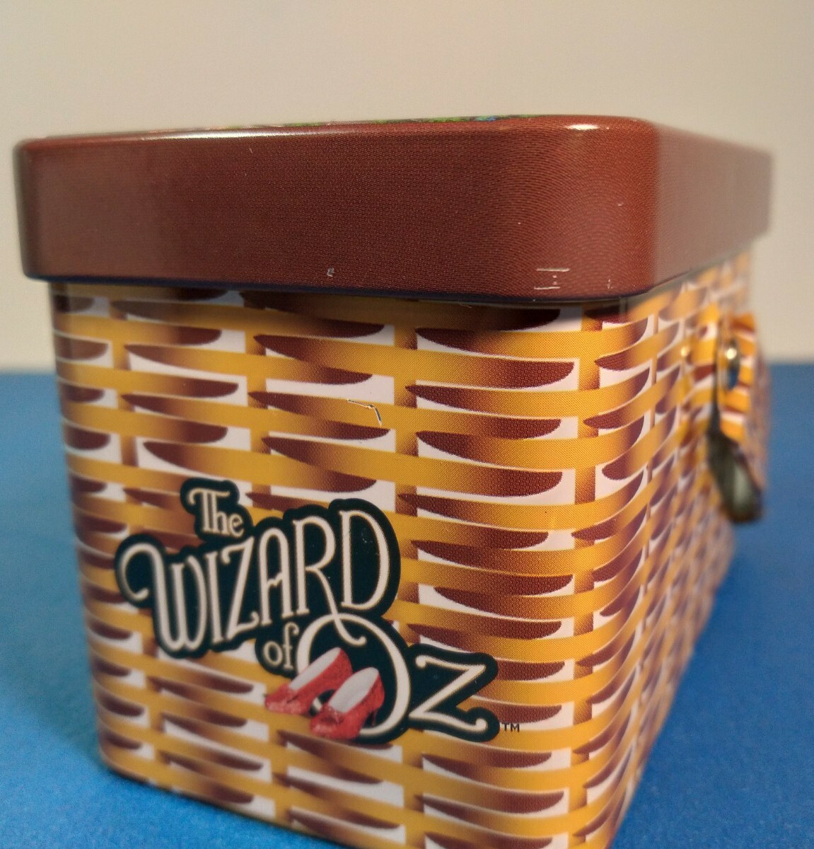 Wizard Of‎ Oz Wrist Watch  With Collectors Picnic Basket Tin 2008 New The Wizard Of Oz Metal Collectors Basket Tin. Avon 2008  main image 2