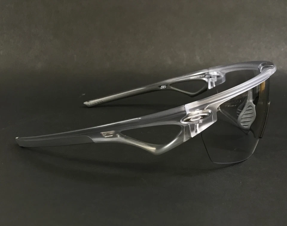 Gafas de sol Oakley Sphaera OO9403-0736 mate transparente con fotocromático negro iridio Foto 4 de 4