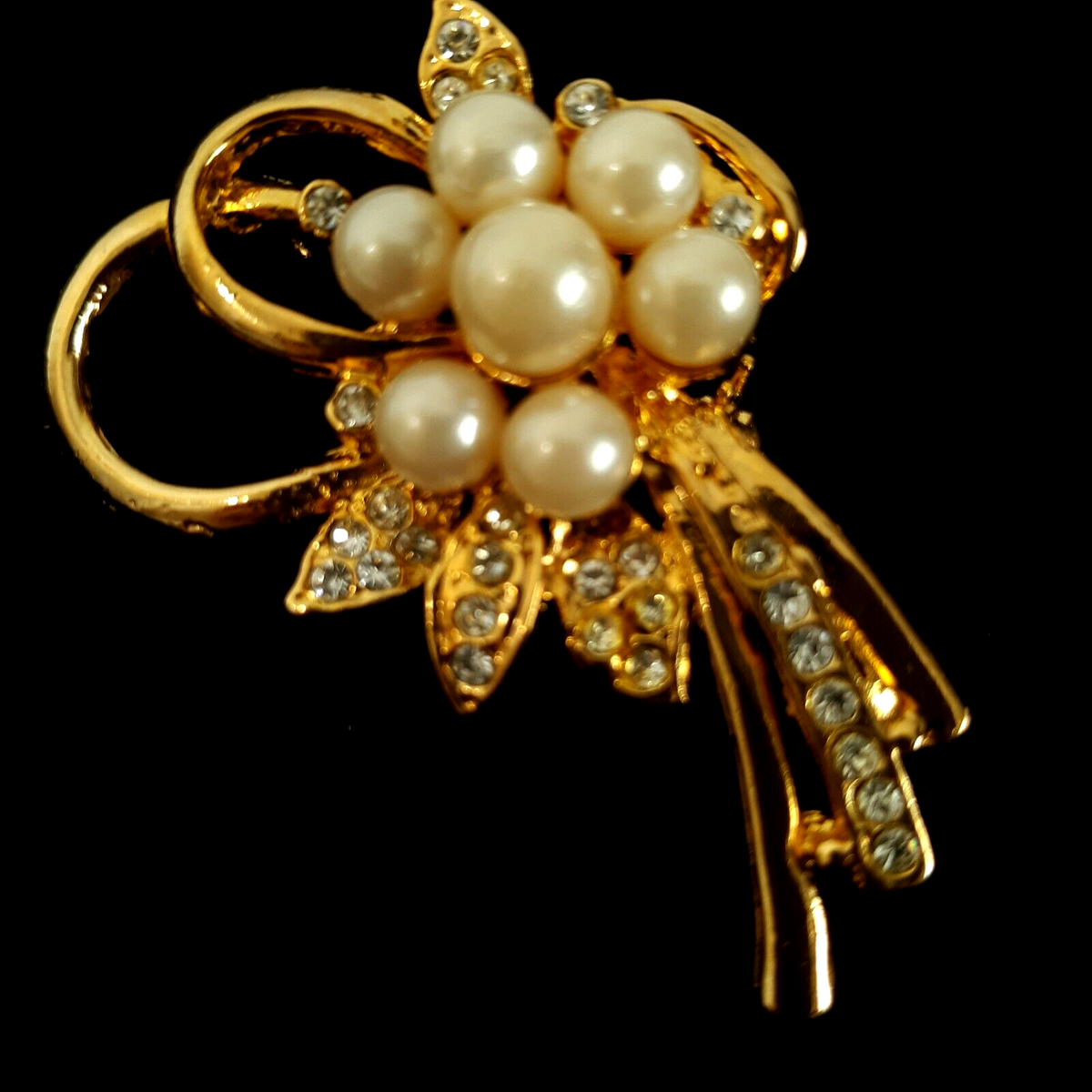 Rhinestone Faux Pearl Cluster Bouquet Brooch Pin Polished Gold