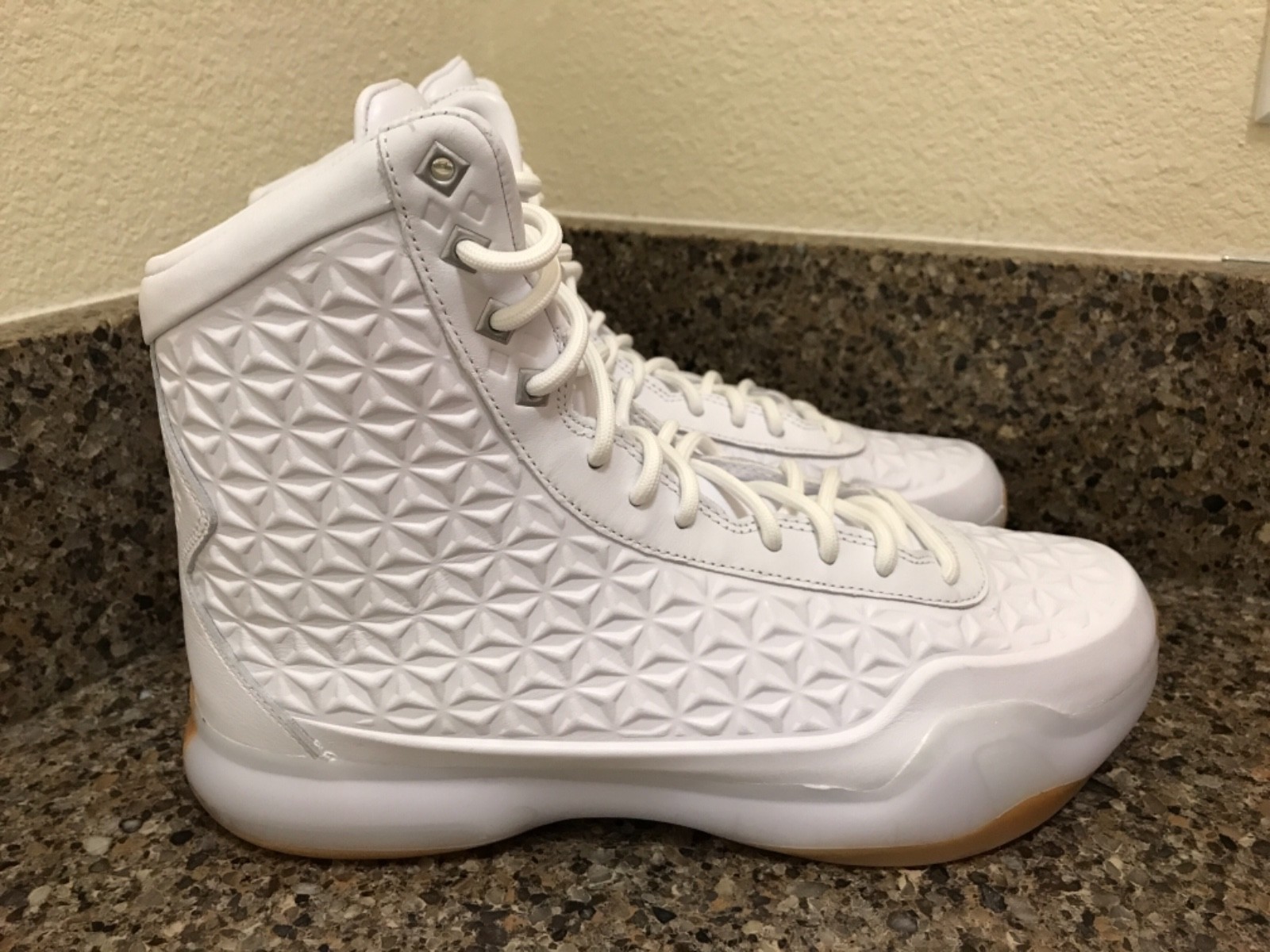 Nike Kobe X Elite EXT QS High White Metallic Silver 822950-100 New SIZE 10 Nike Kobe X Elite EXT QS High White Metallic Silver 822950-100 New SIZE 10