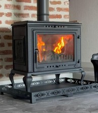 Stufa a legna in ghisa / camino a legna.