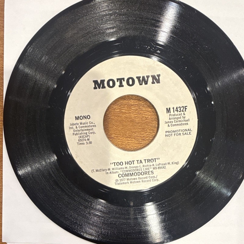 Commodores Too Hot Ta Trot Motown M 1432F 7" 45 RPM Promo NFS 1977
