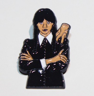 Pendentif exclusif Enid et Mercredi Addams