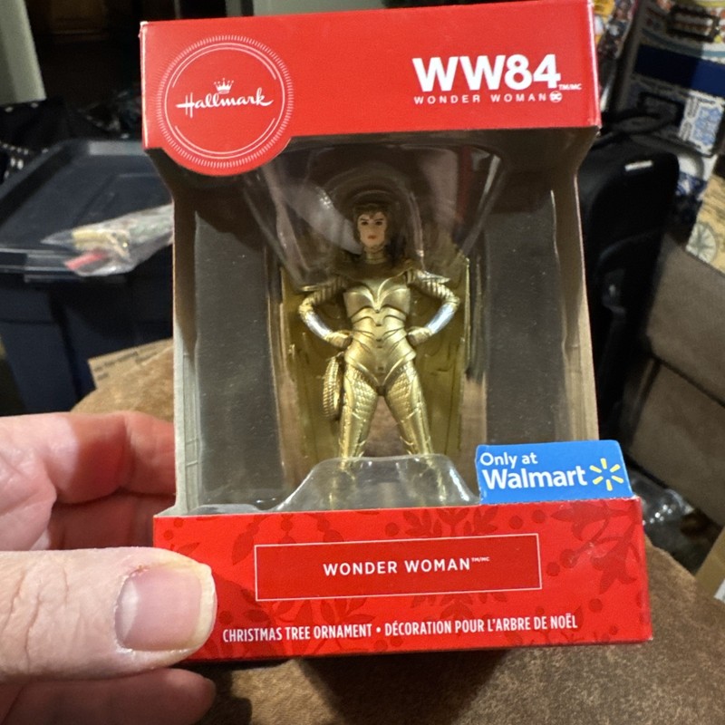 New Hallmark WW84 Wonder Woman In Gold DC Superhero Christmas Tree Ornament