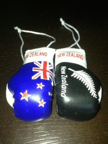NZ / NEW ZEALAND / ALL BLACK FLAG Mini Boxing Gloves Ornament BRAND NEW - Picture 3 of 6