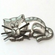 VINTAGE Signed JJ Pewter CAT PIN Long Black WHISKERS Striped CROUCHED Big Head