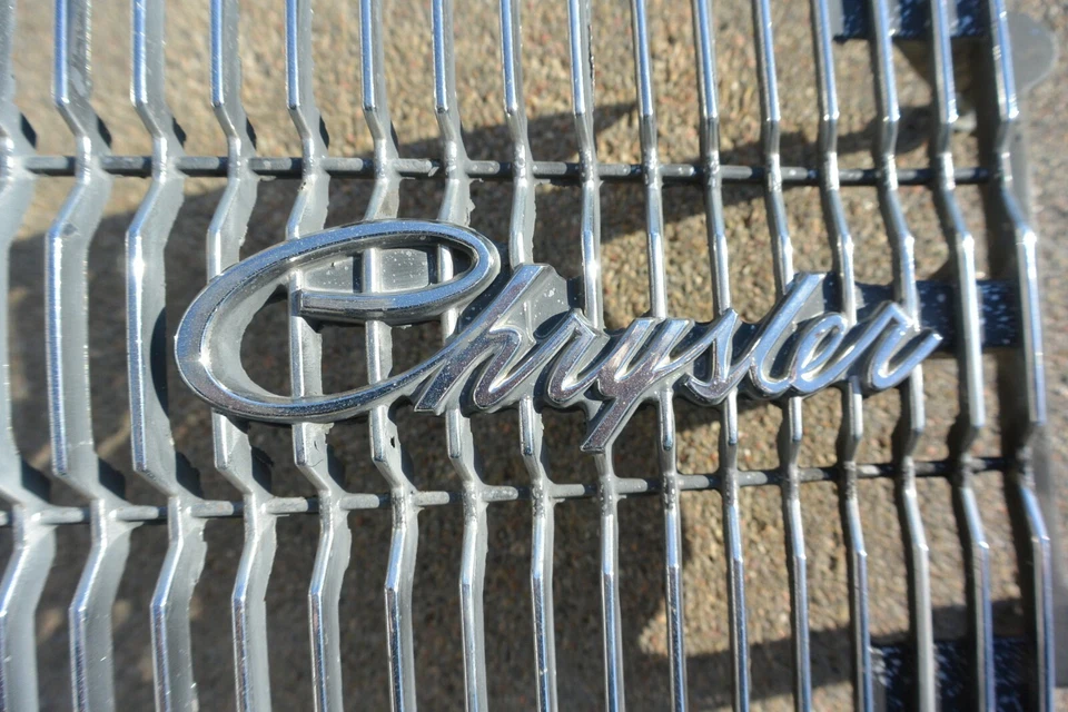 1970 Chrysler Newport решетка б/у 2949683 MoPar - Изображение 4 из 4