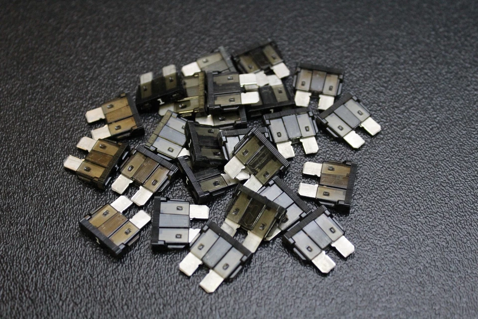 1000 PK 100 EACH ATC FUSES AMP ATO FUSE BLADE STYLE CAR BOAT AUTO VARIETY - Image 3 of 4