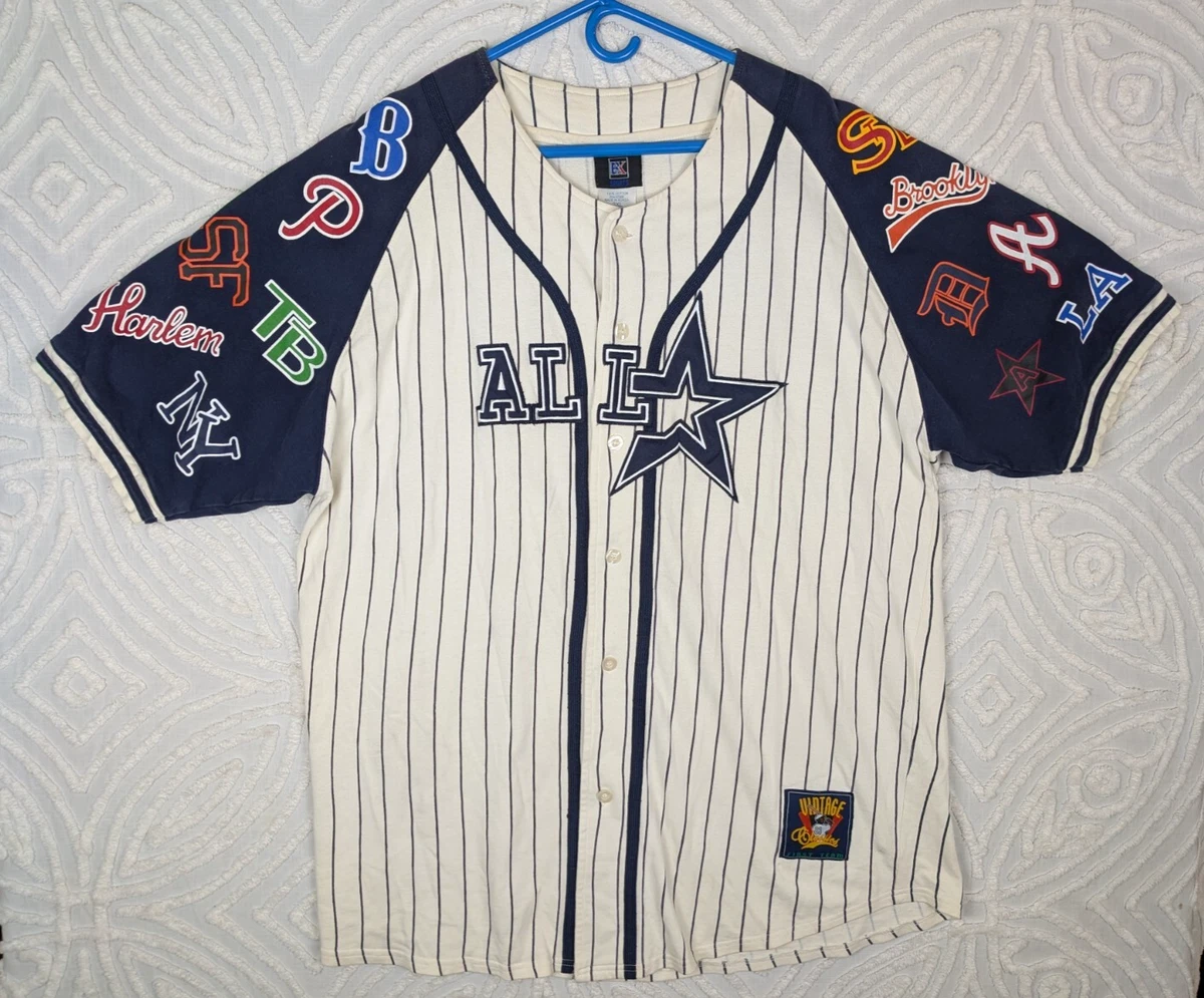 Reclaimed Vintage - T-shirt en jersey flammé avec manches longues et col boutonné - Blanc