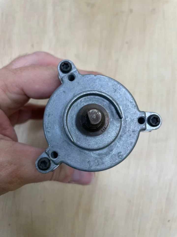 Actuador de motor ajustador de asiento genuino GM OEM 82-85 Deville Cutlass Fleet 22039347 Foto 4 de 4