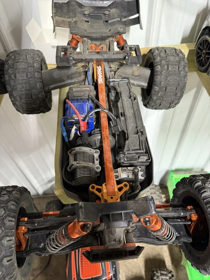 Trineo Traxxas 6S 1/8 4x4 Foto 3 de 4