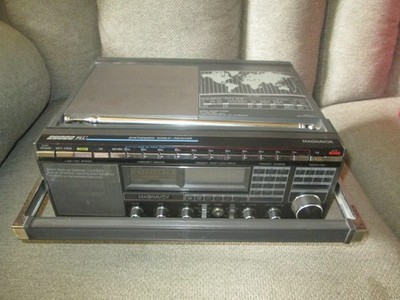 Rare Magnavox D2999 PLL Worldwide Shortwave, Amateur, AM, FM Radio Receiver