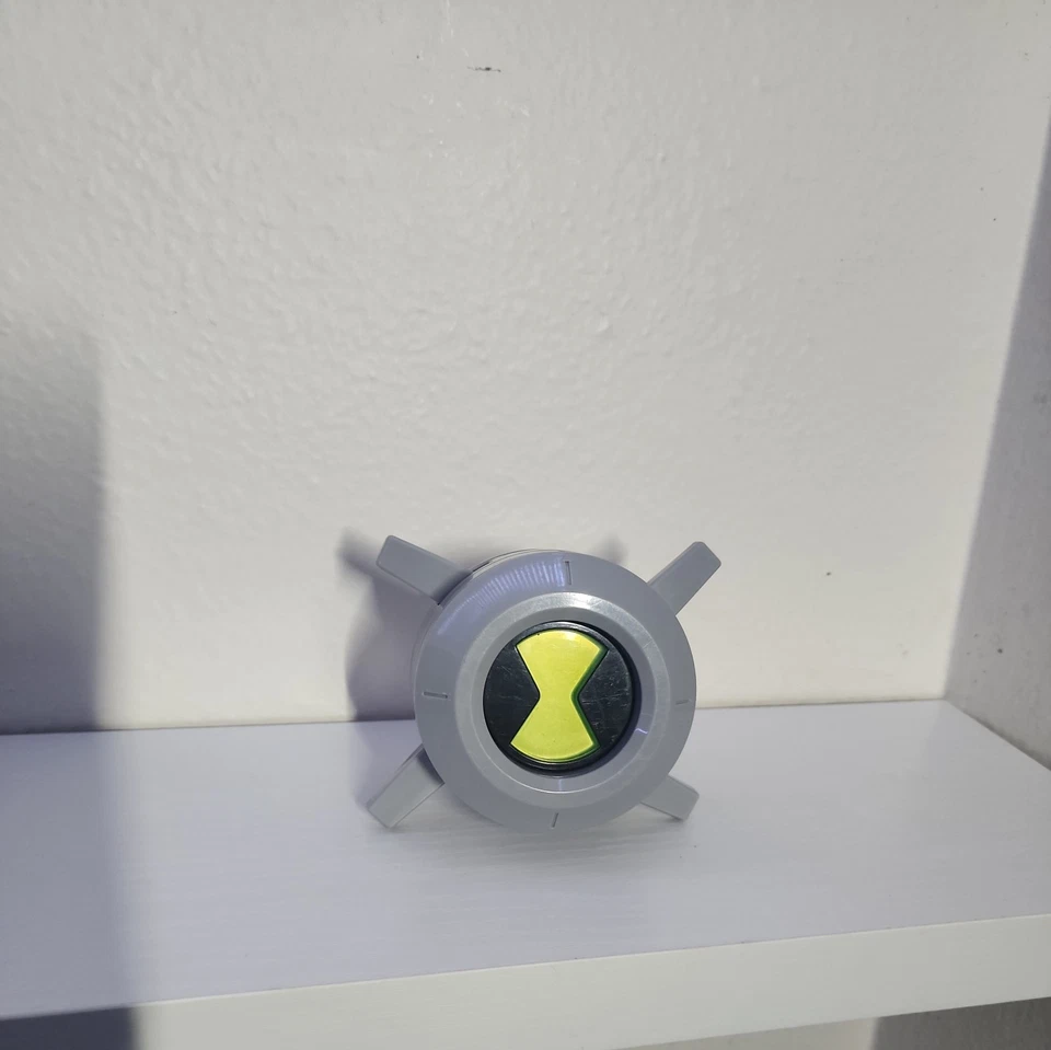 Insignia de pecho Ben 10 Bandai 2011 Omnitrix Ultimate Alien luces y sonido Foto 3 de 4