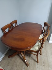 “Extendable Dining Table with 6 Chairs – Aberdeen – Good Condition” ✅