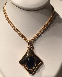Authentic Vintage Signed MONET Jewelry Necklace 22k Gold Plated Pendant Black Acrylic Bead
