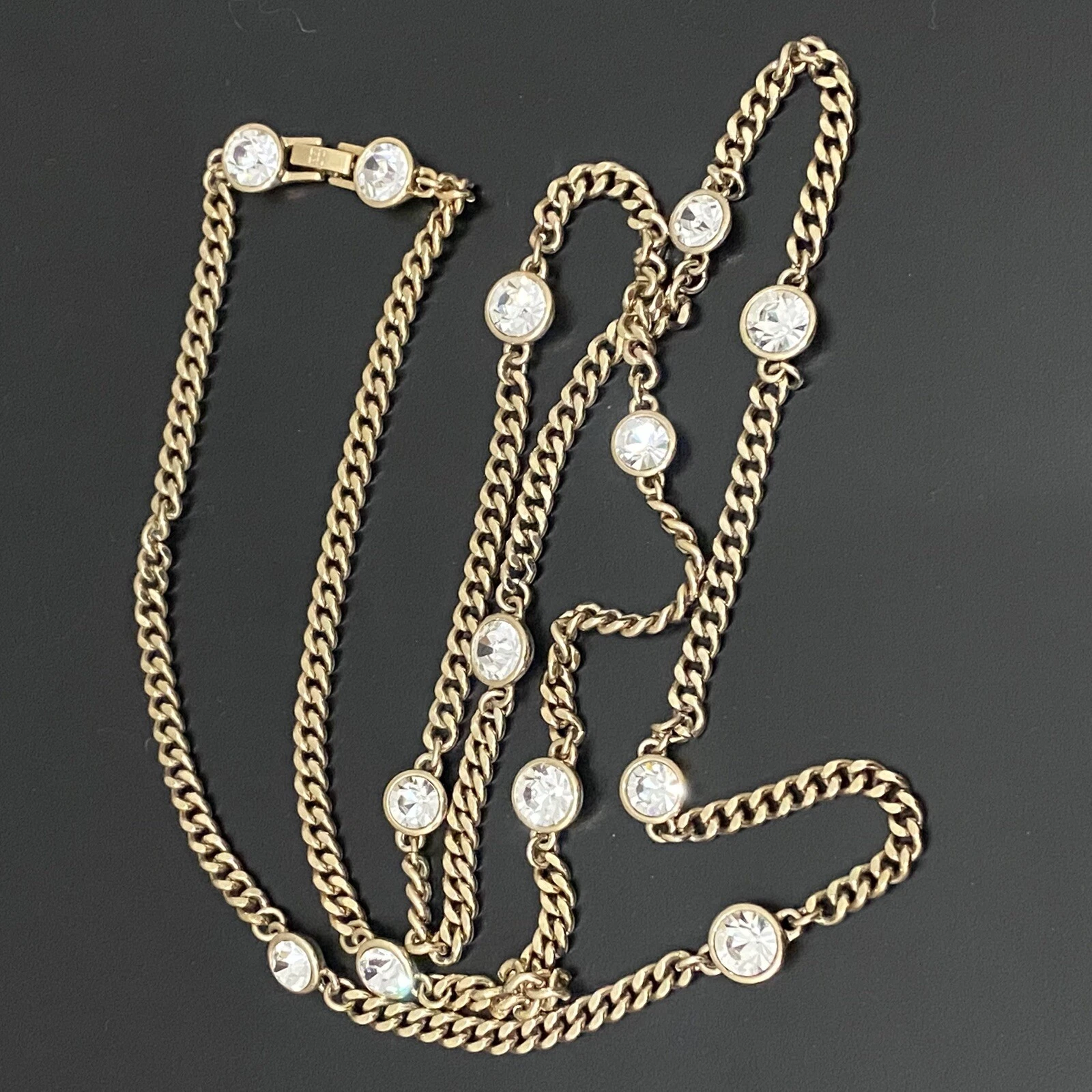 GIVENCHY Collana Stazione Lunga 39” Catena Tono Oro Lunetta Cristallo Trasparente 67g.