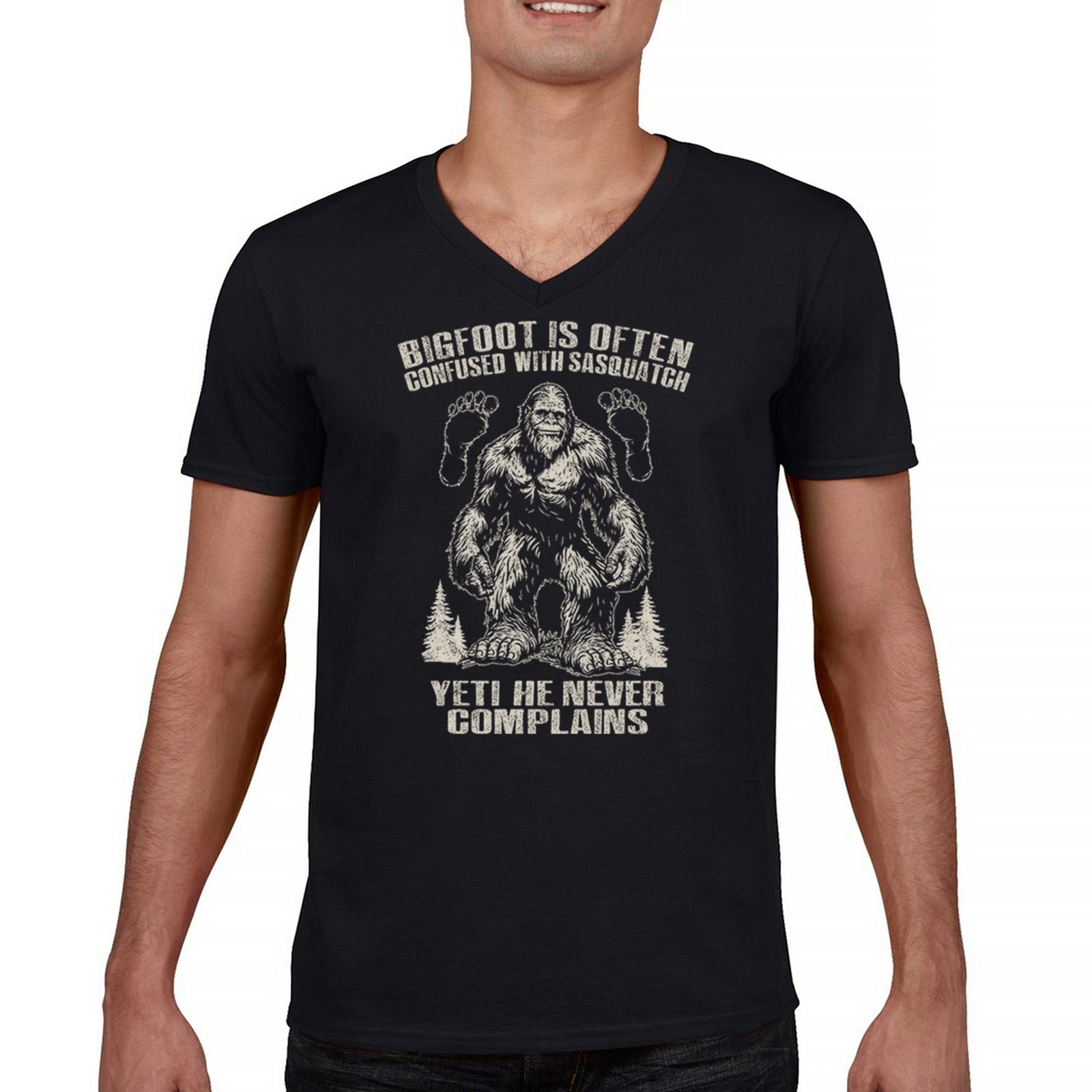 ALTRA T shirt scollo a V Bigfoot è spesso confusa con Sasquatch Yeti Hike Camping Tee