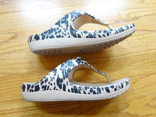 Women's Crocs Flip Flop Leopard Print Size 7 - Zdjęcie 1 z 9
