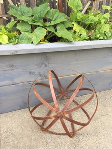 Steel-Garden-Sphere-30-039-039-Rusted-Patina-Finish-Garden-Sculpture-Ball-Folds-Flat