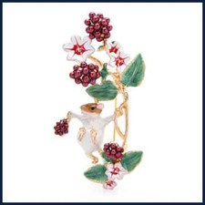 Women Brooch Pick Fruits Squirrel Brooches Lovely Enamel Animal Party Pin Gifts