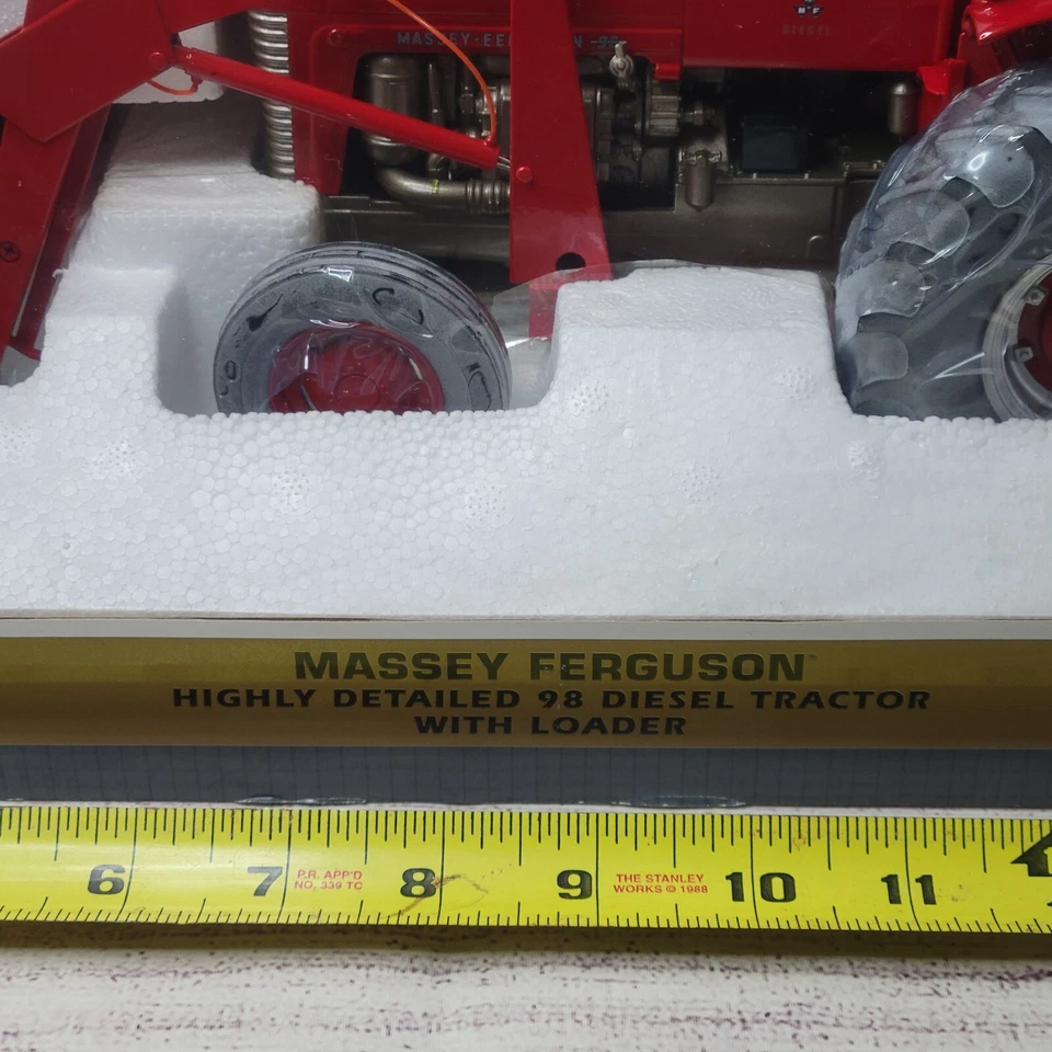 Speccast 2014 1/16 scal highly detailed Massey Ferguson 98 Diesel Tractor loader - Image 2 of 4
