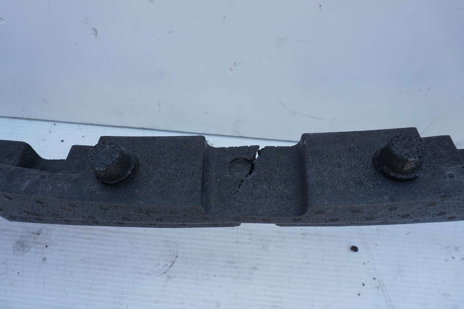 2014-2019 MASERATI GHIBLI FRONT BUMPER FOAM IMPACT ADSORBER 6700361910 OEM