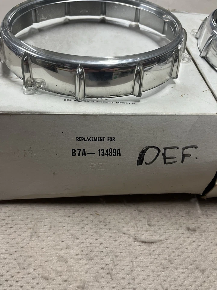 Ford Thunderbird 1957 T-Bird luz trasera lente funda anillo cromado nuevo en caja Foto 2 de 4