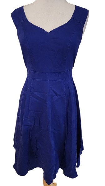 Women's size 8/10 purple stretchy fit & flare dress made by Inspyr Signature